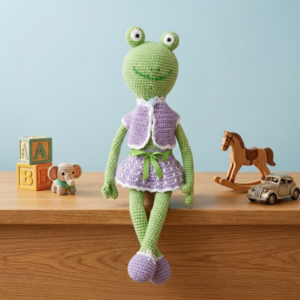Ръчно плетена играчка Принцесата жаба / hand knitted Princess Frog– малката дама с голямо сърце